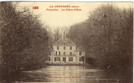 La Chaussée  le château la pièce d'eau